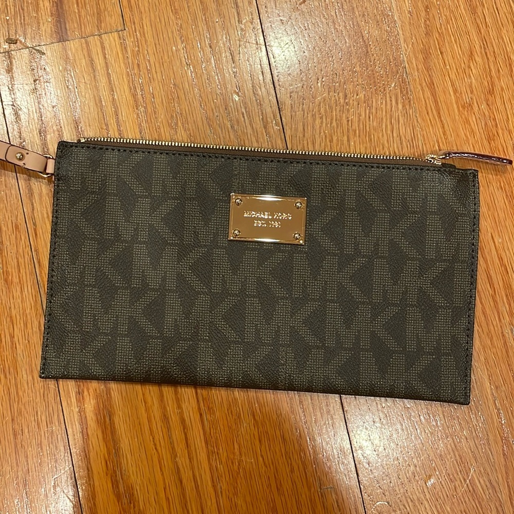 NWOT MK signature brown leather wristlet